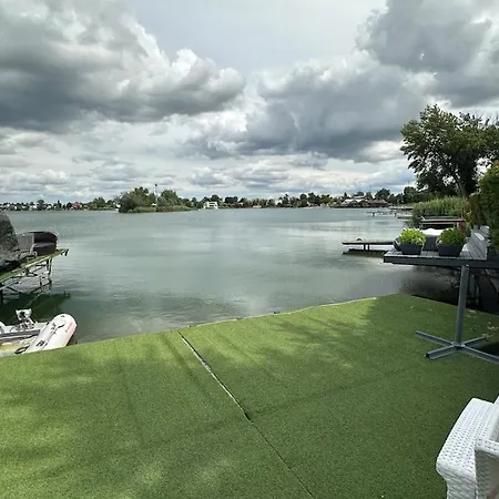 House With A Boathouse For Families *